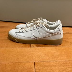 Nike limited edition low blazer sneakers, Men's 6 Women's 8